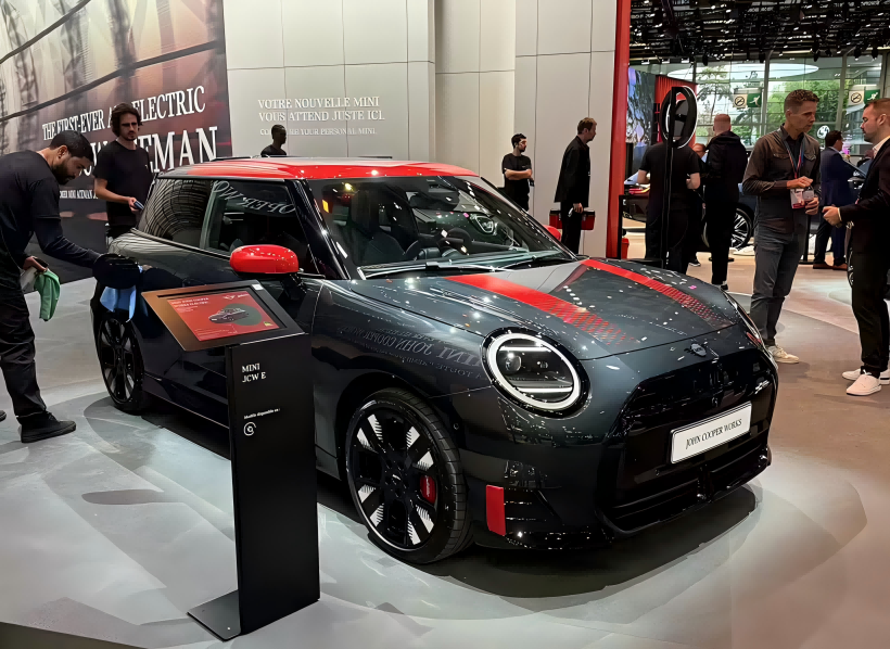 „China“ pagamintas „Electric Mini Cooper“, „Aceman JCW“ rinkinys, skirtas paleisti