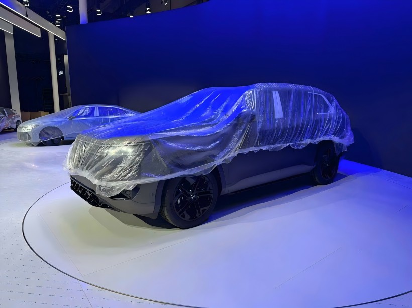 Vietos tyrinėjimas 2025 m. Šanchajaus automobilių parodoje: Įtariama sureguliuota „Teramont Pro“ transporto priemonė, aprūpinta rūkyto sporto rinkiniu