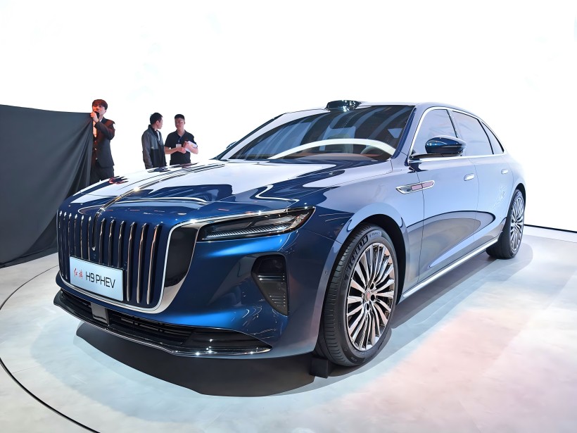 „Hongqi H9 Phev“, maitinamas 2.0T kištuku - hibridine jėgos pavara ir aprūpinta aktyvia pakaba, bus paleista 2025 m. Antroje pusėje.